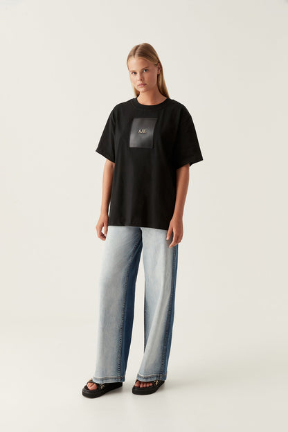 Women Embrace Wide Leg Jeans | Aje