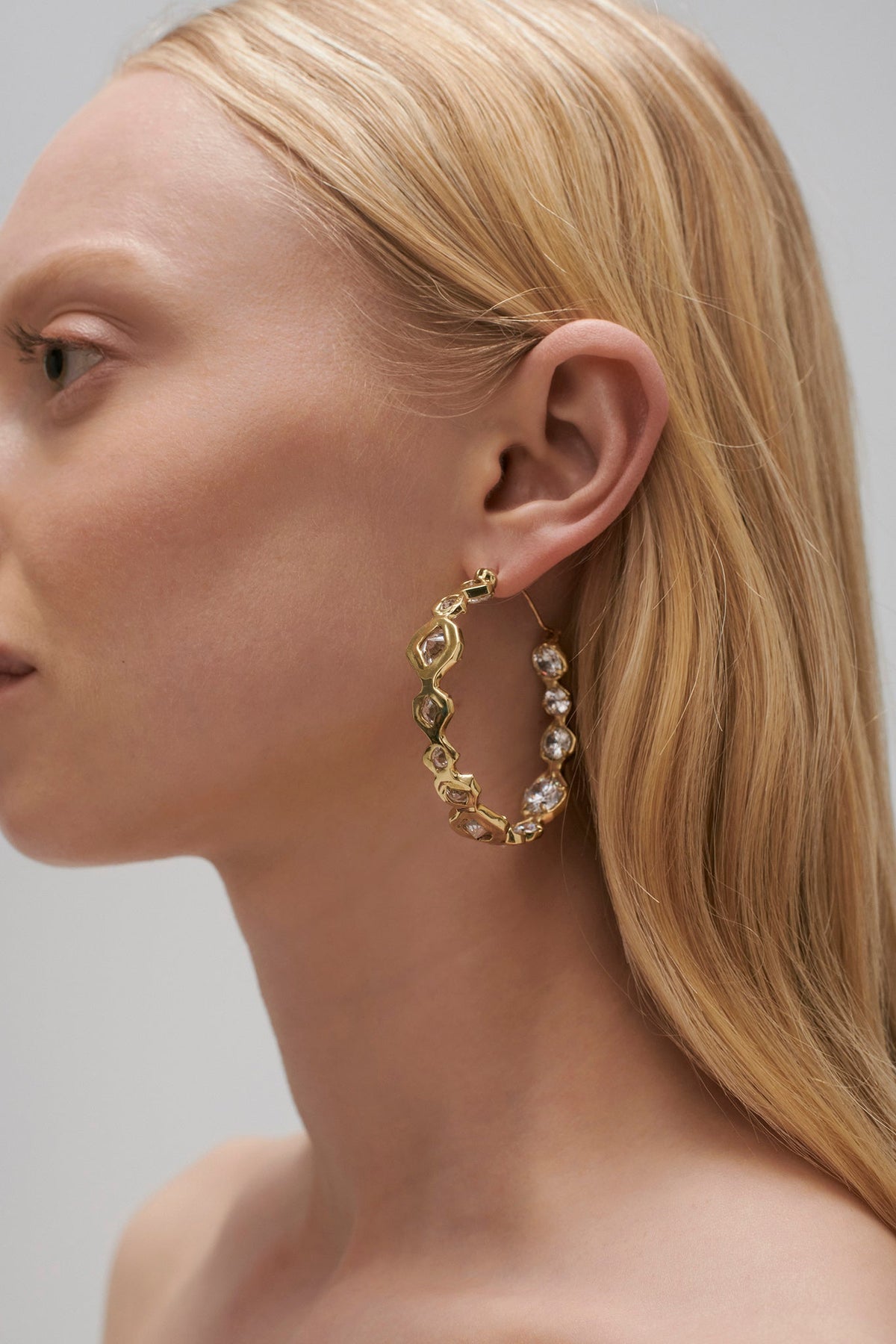 Women Ascent Sculptural Jewel Hoop | Aje
