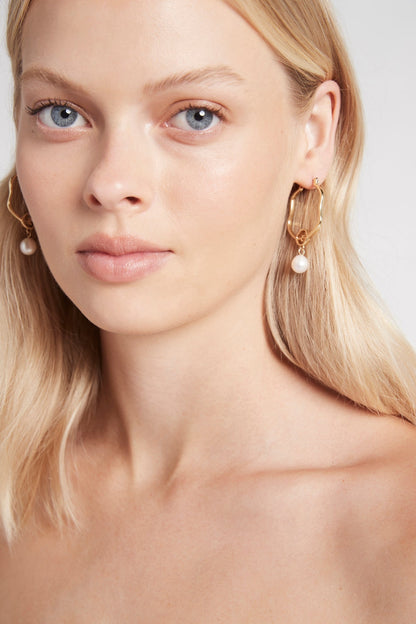 Women Fleur Pearl Drop Hoop Earring | Aje